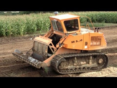 Frutiger SR2000 ScraperDozer Stockpiling Topsoil