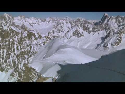 Unbelievable cable car speed flying - Antoine Montant in Chamonix, France