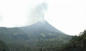 Video: Imgenes del volcn Tungurahua en erupcin