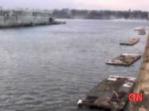 US Airways Flight 1549 Crash Lands in Hudson River - Raw Video