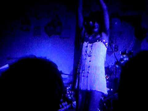 Florence and the Machine - Maps (Yeah Yeah Yeahs Cover) live at Smash and Grab