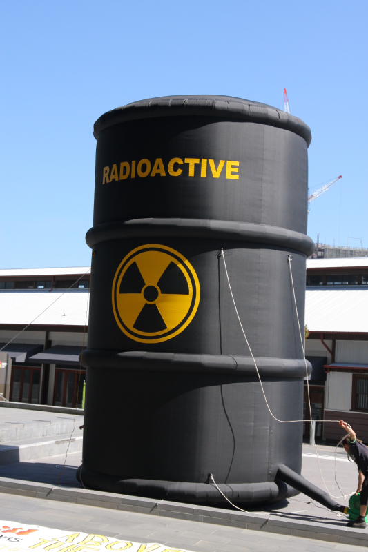 Inflatable radioactive waste barrel