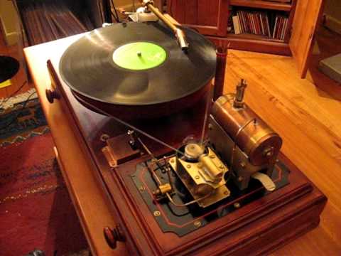 God save the Queen - in steam! A Steampunk record player.