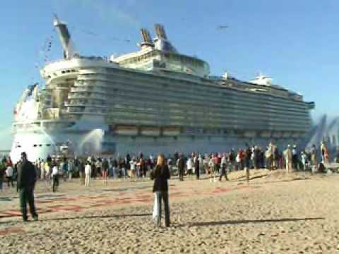 Oasis of the Seas entering Port Everglades for the first time - 11-13-09