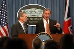 Geoff Hoon (right) at Pentagon briefing with Donald Rumsfeld