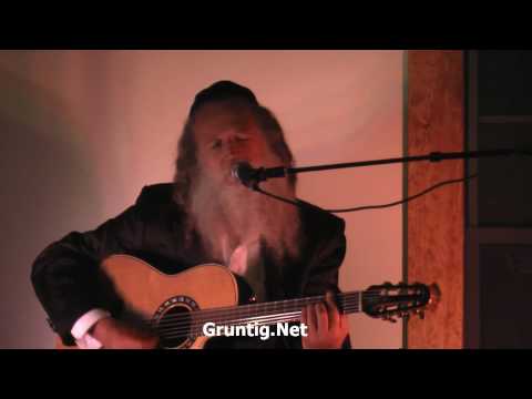 Yitzchak Fuchs sings 