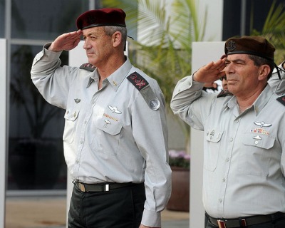 Gabi Ashkenazi (R), Benny Gantz (L): Photo by IDF flickr CC BY-NC-SA 2.0