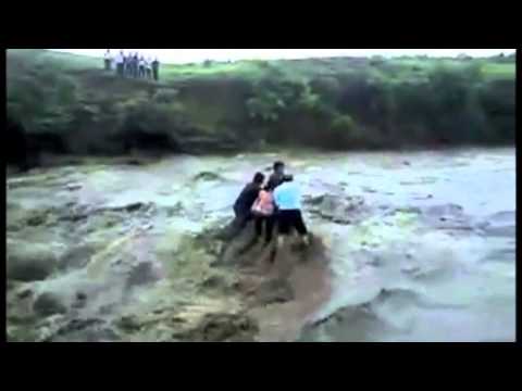 Flash Flood killing five in INDORE INDIA.m4v