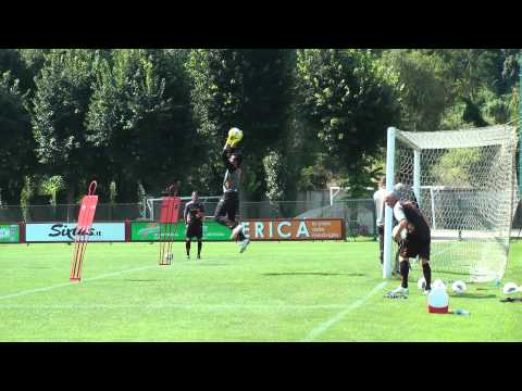 First training Maarten Stekelenburg at AS Roma.mp4