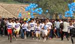 Great Sarovar Run (Run for change) on Sunday. The event witnessed around 5000 participants, which included professional sports person, actors, celebrities and common people running to save the glory of Kolkata in Eastern India City