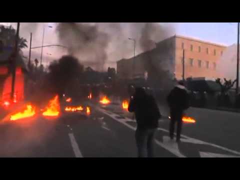 Shocking Video: Greek Protesters Repeatedly Attack Riot Police with Molotov Cocktails