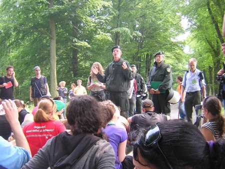 Cops negotiating a 'friendly end to the blockade' :-)