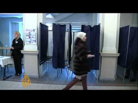 Latvia holds referendum on second language