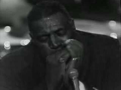 Howlin' Wolf Smokestack Lightning