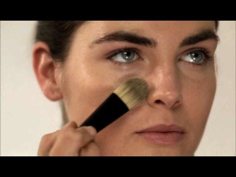 Estée Lauder - Classic Look - Hilary Rhoda