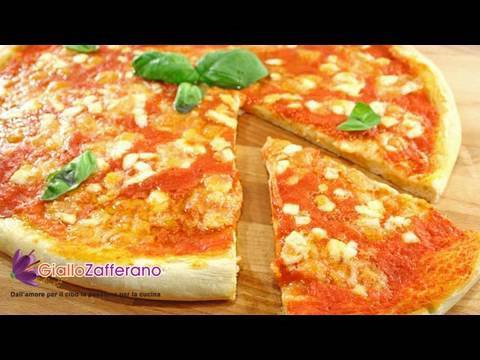 Pizza margherita - Italian recipe