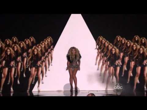 Beyoncé performs 'Run the World (Girls)' at the Billboard Awards