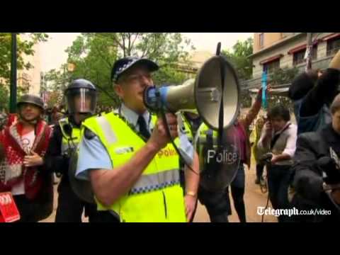 Australian riot police clash with Occupy Melbourne protesters