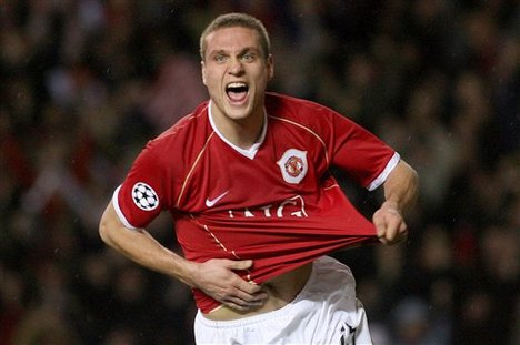  Manchester United&acute;s Nemanja Vidic celebrates scoring against Benfica.jp1 