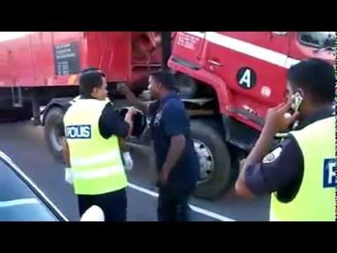 POLIS VS MACHA - MALAYSIAN TAMIL MAN FIGHTS WITH POLIS OFFICER