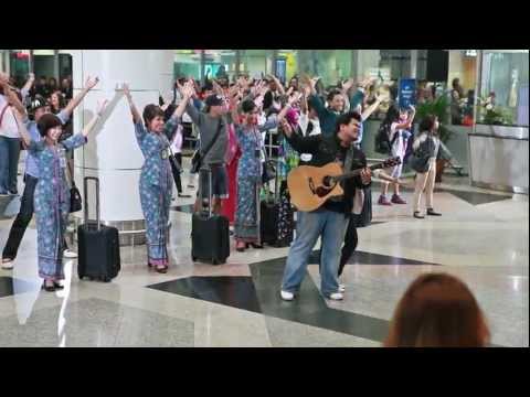 Official Video [The Musical Version]: Malaysia Airlines 'Missing You' Flash Mob at KLIA