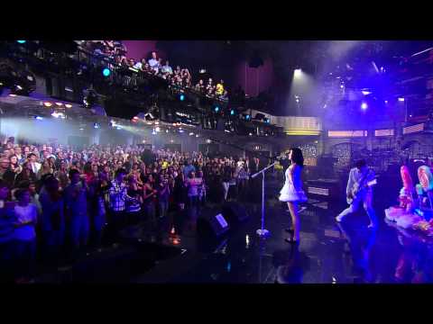 Katy Perry - Waking Up In Vegas (Live on Letterman)