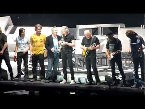 David Gilmour Roger Waters Outside The Wall - HD Pink Floyd Reunion O2 Arena May 12 2011 Part 1