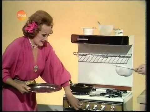 Fanny Cradock makes Mincemeat out of an Omelette