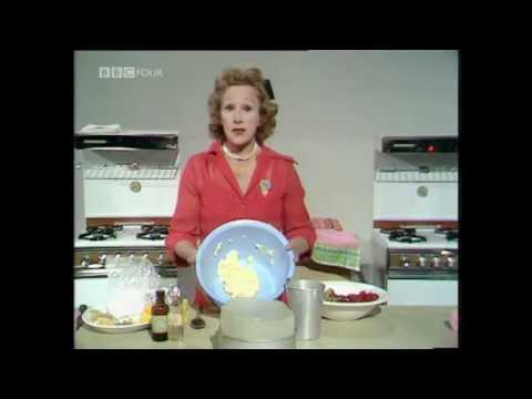 Fanny Cradock Cooks & Decorates Christmas Cakes *HQ*