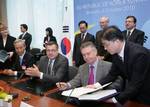 Signature of a free trade agreement between the EU and South Korea with, from left to right: Kim Jong-Hoon, South Korean Minister for Trade, Steven Vanackere, acting Belgian Deputy Prime Minister and Minister of Foreign Affairs and Institutional Reforms and Karel De Gucht, Member of the EC in charge of Trade