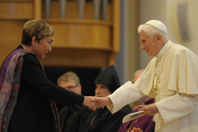 Julia Kristeva et Benoît XVI à Assise 27 octobre 2011