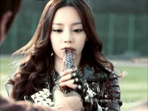 [CF]KARA Hara & Seungyeon SNICKERS CF 30s