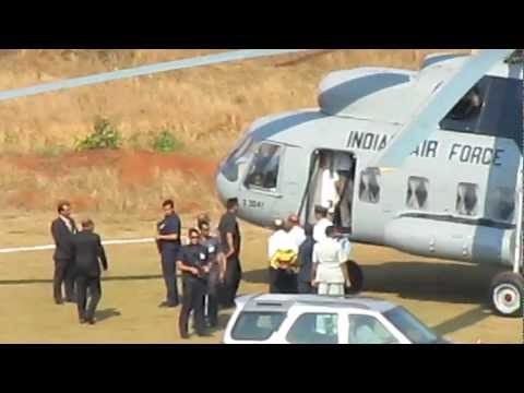 Manmohan Singh landing in Goa Institute of Management