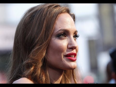 Oscars 2012: Angelina Jolie smolders on Oscars red carpet as stars turn out for Hollywood awards