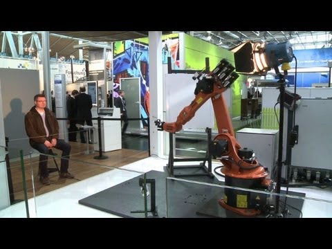 A robot draws people's portraits in CeBIT high-tech fair