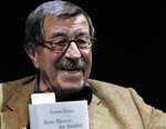 German Literature Nobel prize winner Gunter Grass introduces his new book titled " Skinning the onion" at the first time to the public in Berlin on Monday, Sept. 4, 2006.