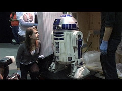 Unboxing C-3PO, R2-D2 and Princess Leia's dress