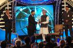 The Prime Minister, Dr. Manmohan Singh giving away the Special Achievement award to veteran actor Kamal Haasan, at the CNN-IBN Indian of the Year Awards 2009 ceremony, in New Delhi on December 21, 2009.