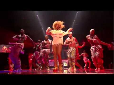 Rihanna - We Found Love (Live at BRIT Awards 2012)