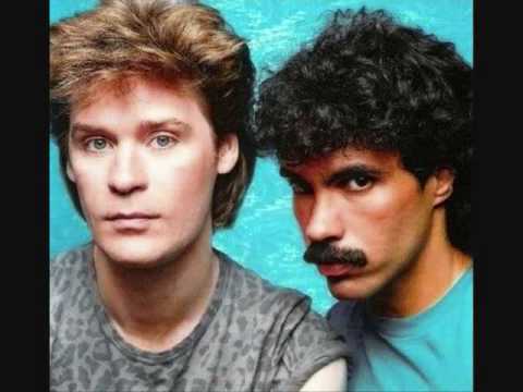 Daryl Hall & John Oates - Maneater