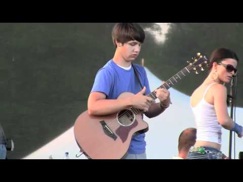 Unbelievable 15 yr. old guitarist!!! super fast acoustic shredding - phunkdified justin king