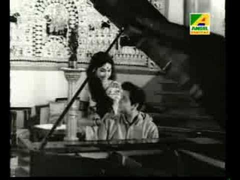 Rabindra sangeet Tumi Robe Nirobe - Kuheli