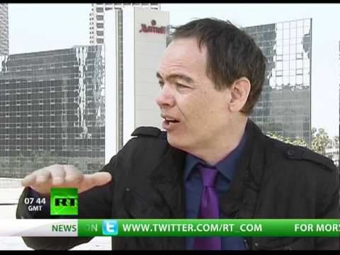 Keiser Report: Scatological Finance (E291)