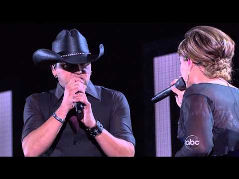 Kelly Clarkson & Jason Aldean - Don't You Wanna Stay CMA(Country Music Awards 44th November 10 2010)