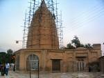 Imamzadeh Ja'far Shrine in Safavid era (1500-1700 A.D) Borujerd was governed as a separate state including Japlaq or Gapleh, and was neighbor of Golpayegan. Zand kings were lurs and originally from somewhere between Malayer and Borujerd.