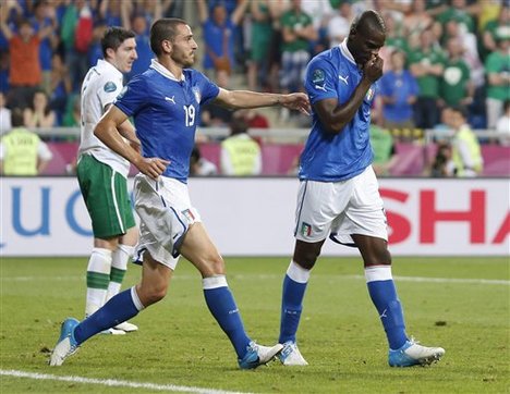 Italy's Mario Balotelli, right, celebrates after scoring his side's second goal during the Euro 2012 soccer championship Group C match between Italy and the Republic of Ireland in Poznan, Poland, Monday, June 18, 2012.