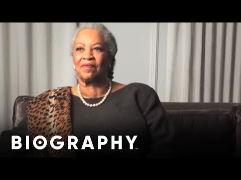 Toni Morrison - Mini Bio