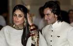 Bollywood actors Saif Ali Khan, right, and Kareena Kapoor arrive to attend the Padma Award function at the Presidential Palace in New Delhi, India, Wednesday, April 7, 2010.