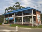 Menai Road, Woronora features an RSL Club, boat shed, rugby league football oval, caravan park, primary school which opened in 1942, cafe, restaurants (riverside and Thai restaurant)