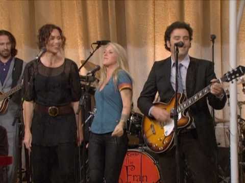 Minnie Driver, Liz Phair Doc Dauer singing on the Fran Drescher show